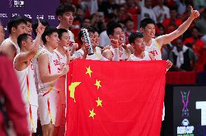 开云app下载-人民日报：十年跌宕 一朝破茧 期待中国红闪耀在亚洲之巅