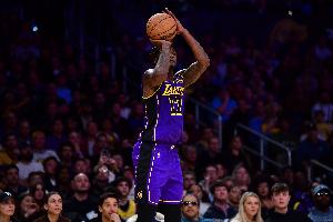 开云体育下载-芬尼-史密斯：这是一场漂亮的团队胜利 队友们给我创造了机会