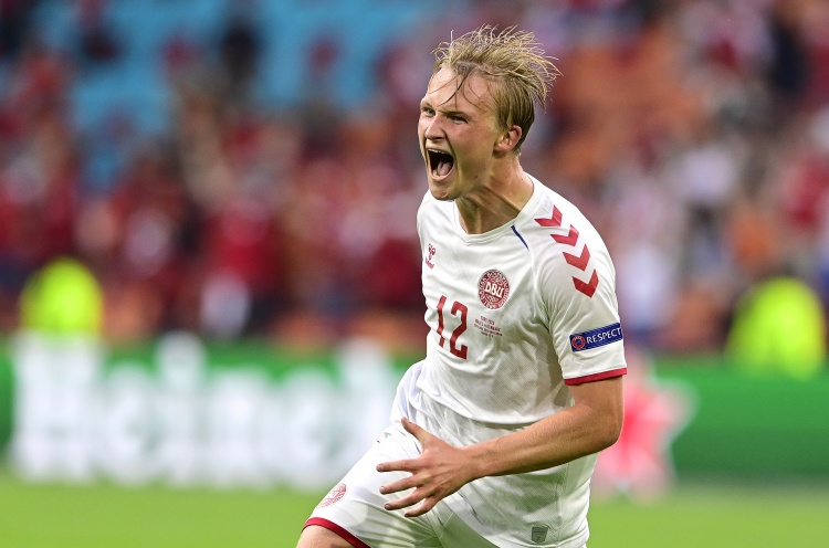 开云体育在线-安德莱赫特27岁前锋多尔贝里正接受阿贾克斯体检